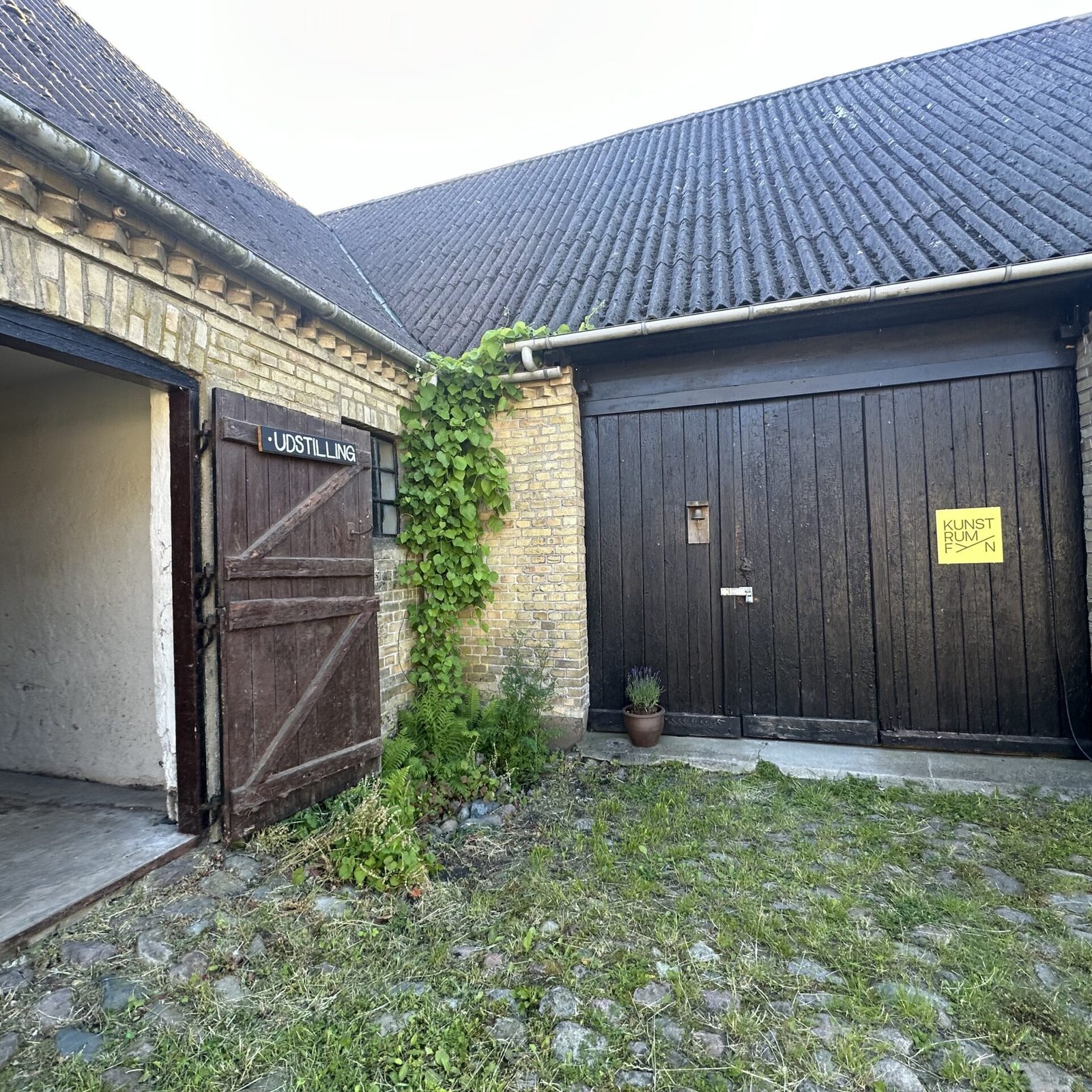 Indgangen til udstillingen på Kunstrum Fyn.