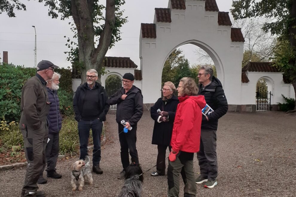 Gartneren Lars tager imod Onsdags gåholdet